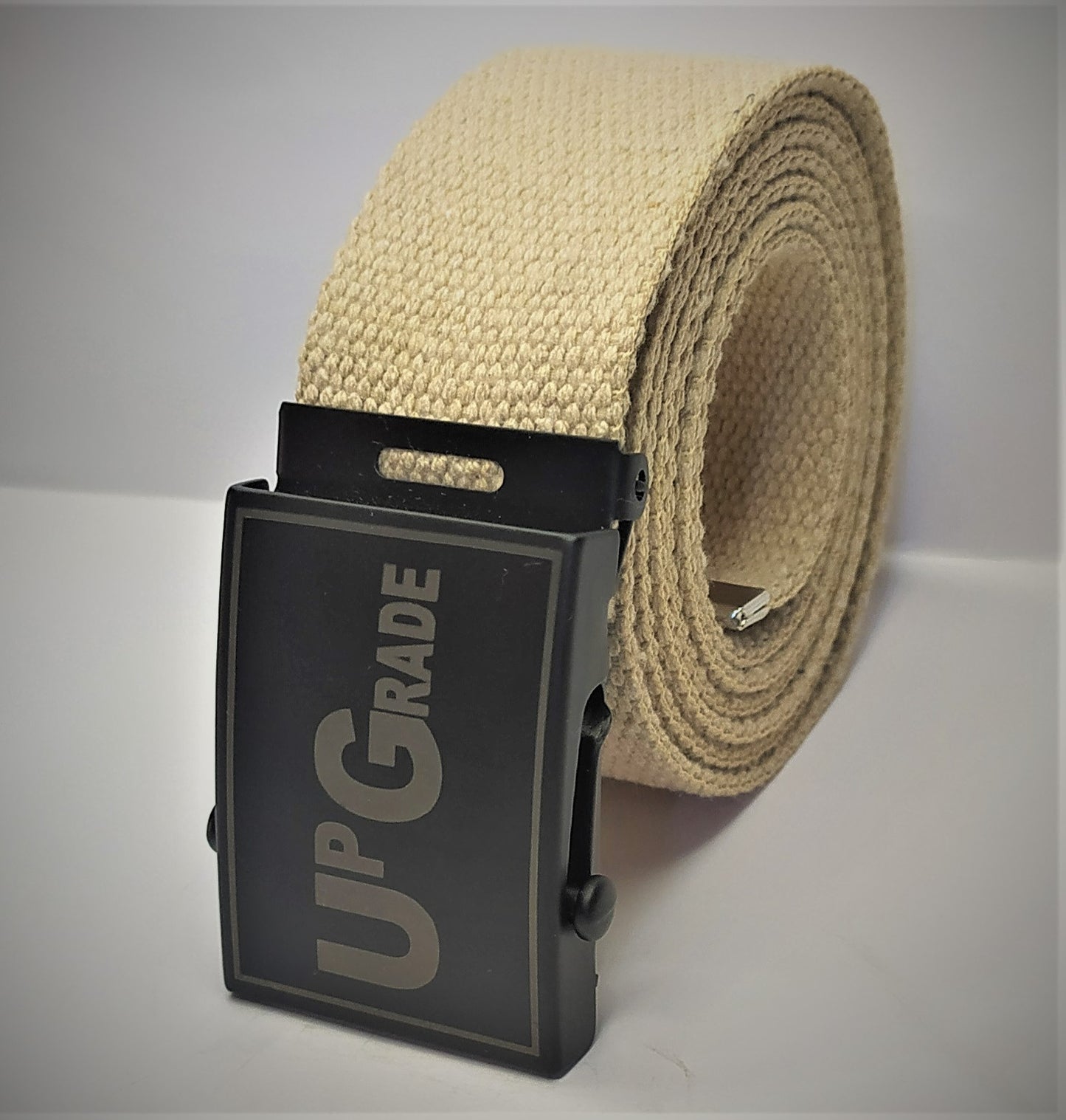 Cintura militare in tela con fibbia scorrevole . Nastro in cotone RIGENERATO ( RECICLED) altezza 4 cm .