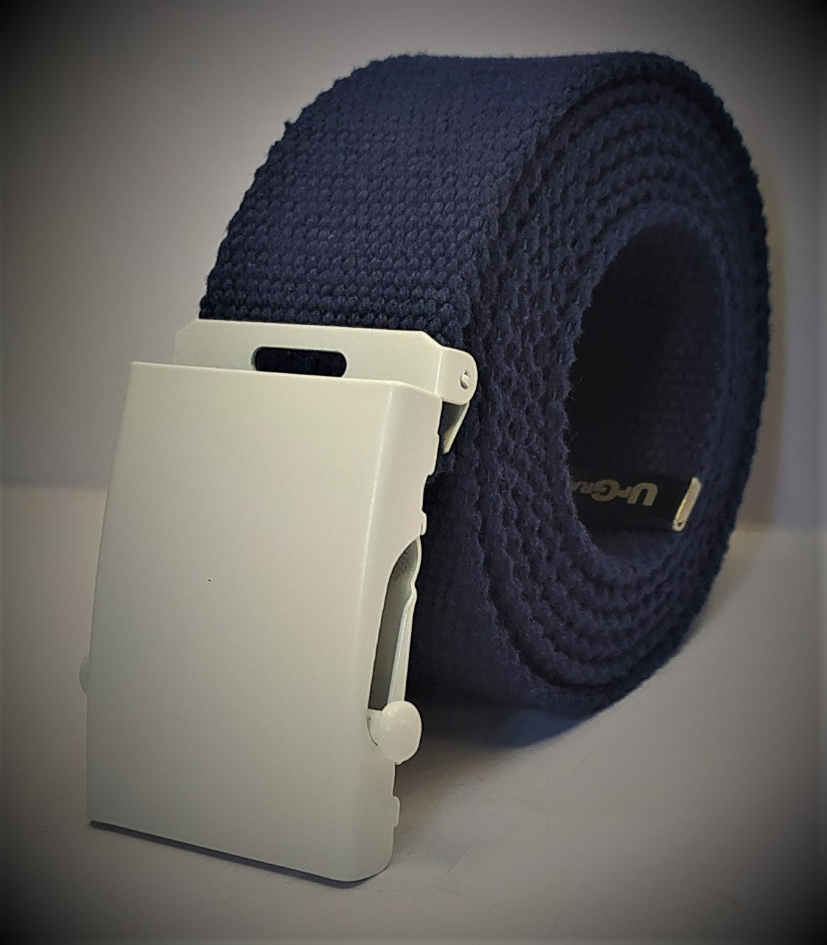 Cintura militare in tela con fibbia scorrevole . Nastro in cotone RIGENERATO ( RECICLED) altezza 4 cm .