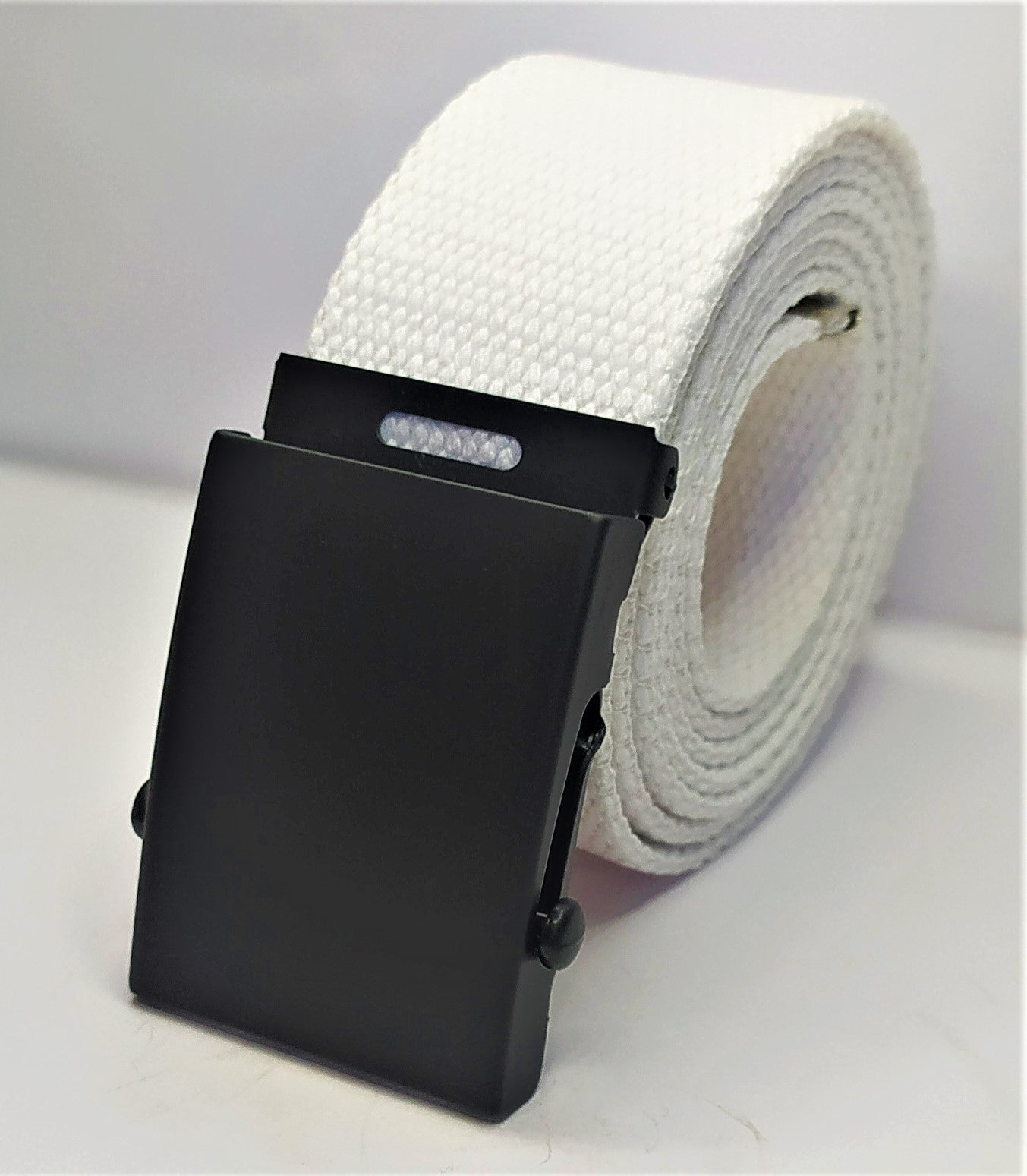 Cintura militare in tela con fibbia scorrevole . Nastro in cotone RIGENERATO ( RECICLED) altezza 4 cm .