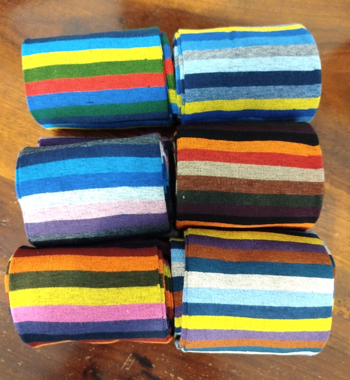 Calze invernali LUNGHE RIGA COLORATA in caldo cotone  in confezione regalo taglia unica donna ragazzo.