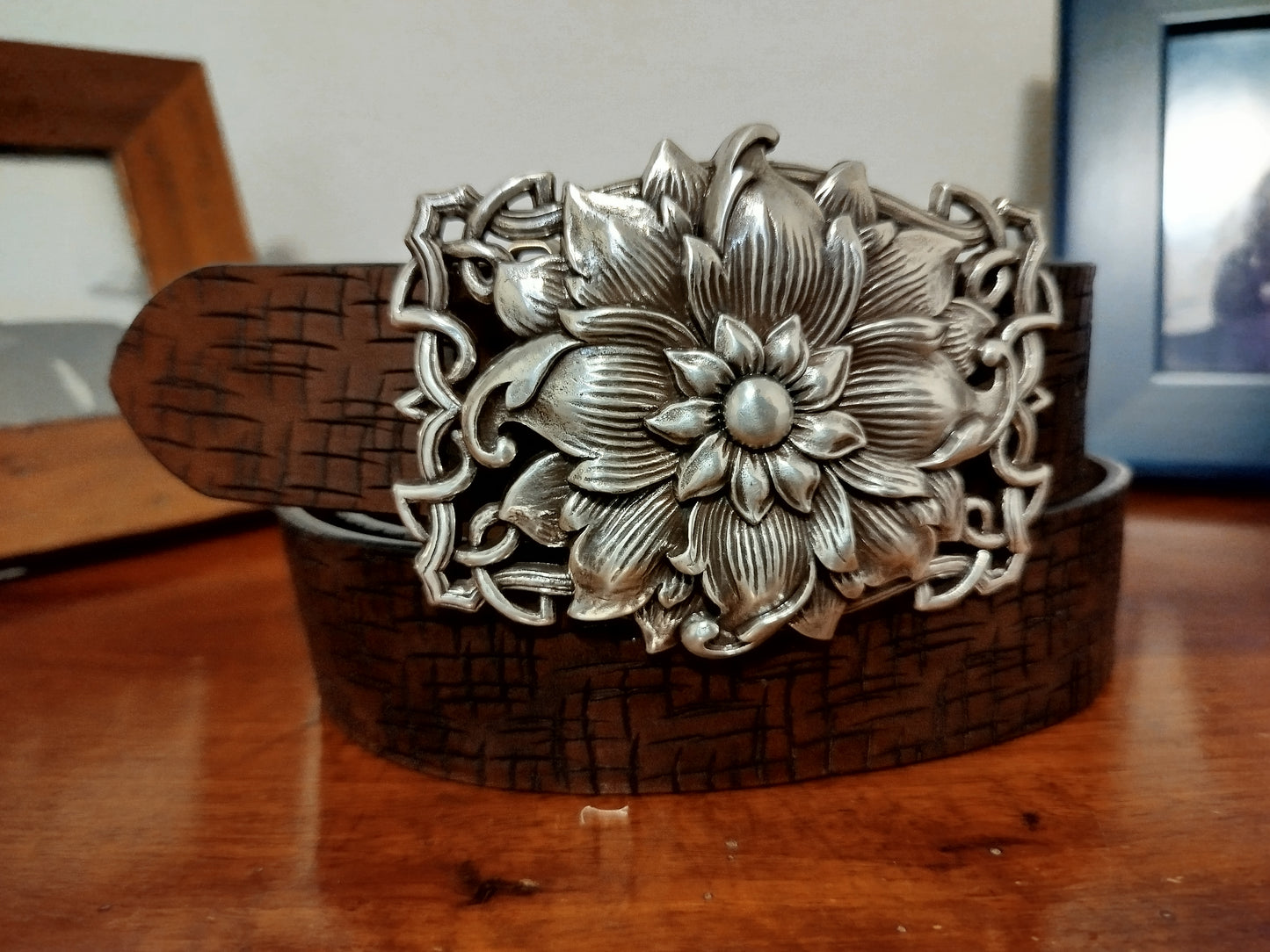 CINTURA CUOIO UNISEX CON FIBBIA 3D ROSA MESSICANA