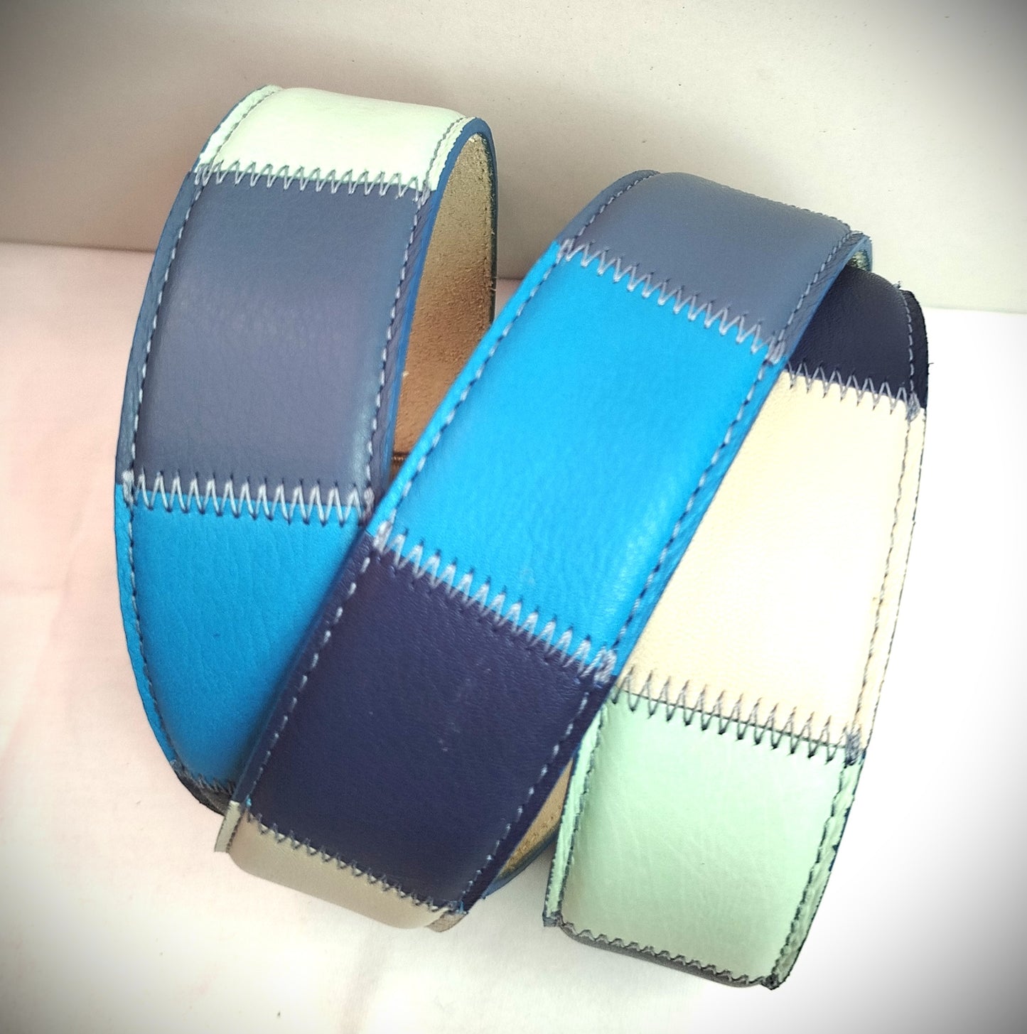 Cintura multicolore patchwork vera pelle cm 4 accorciabile Mod Capri 2 in confezione regalo ECOPACK in cartone riciclato e sacchetto in cotone greggio